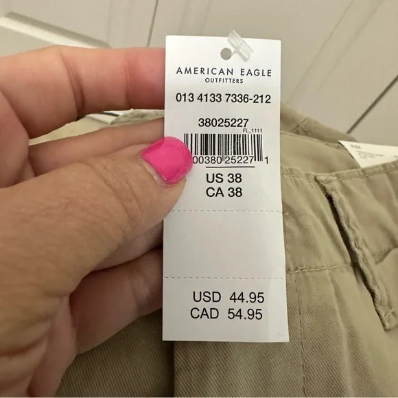American Eagle Lived-In Khaki Chino Shorts At the Knee in Tan Size 38 NWT - Picture 5 of 5